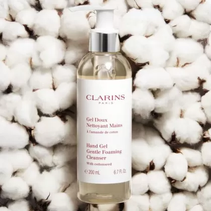 Shop Clarins Gel Suave Limpiador De Manos - Con Semilla De Algodon